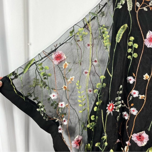 Habitat Black Embroidered Mesh Overlay Poncho Plus Size Blouse 3X Botanical - Picture 2 of 5